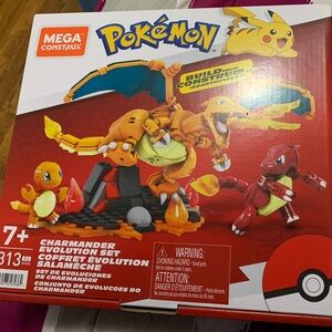 Pokémon Charizard Mega Construx Building Set